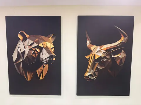 Bull and bear artwork on the wall of the Wise Bucks institute