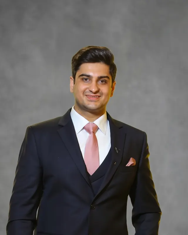 CA Mayannk Chuchrra, Wise Bucks mentor, in a dark suit against a grey backdrop